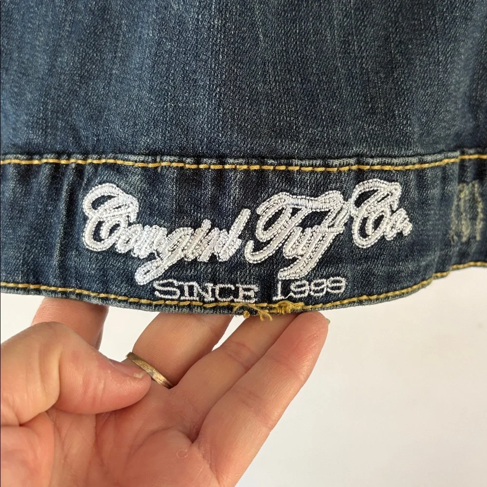 Cowgirl Tuff Limited Edition medium wash distressed denim vest Size Medium - Picture 8 of 8